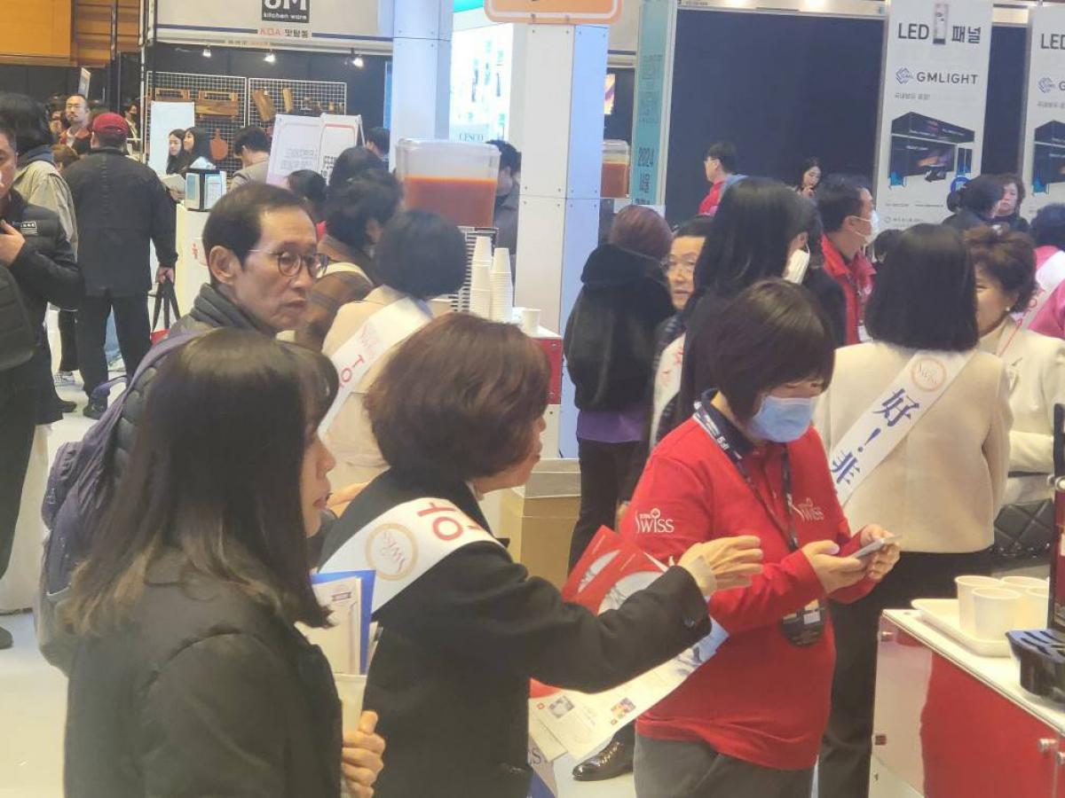 TOTAL SWISS KEMBALI MENGGEMPARKAN SEOUL DI ACARA INTERNATIONAL FRANCHISE SHOW 2024 YANG DISELENGGARAKAN DI COEX KOREA -2