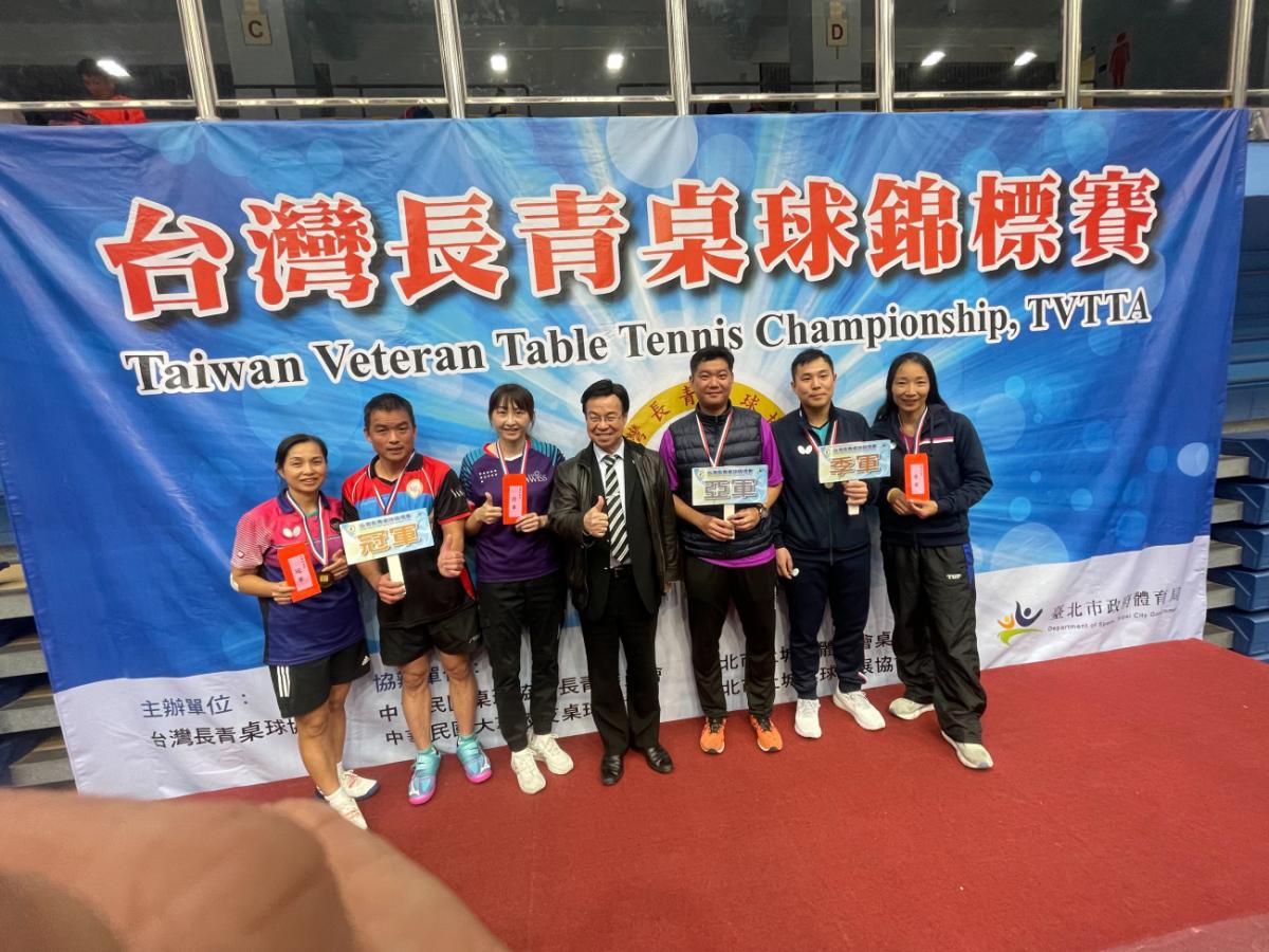 ATLET SENIOR DAN SEKOLAH DASAR TOTAL SWISS MEMBAWA PULANG 6 PIALA EMAS DALAM PERTANDINGAN TENIS MEJA DAN MEMBUKTIKAN KEHEBATAN PRODUK NUTRISI TOTAL SW-1