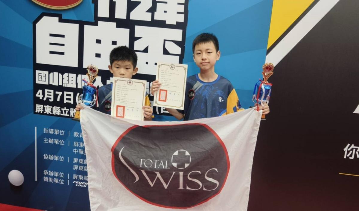 SEKOLAH DASAR YANG DISPONSORI TOTAL SWISS MEMBAWA PULANG PIALA PERTAMA-1